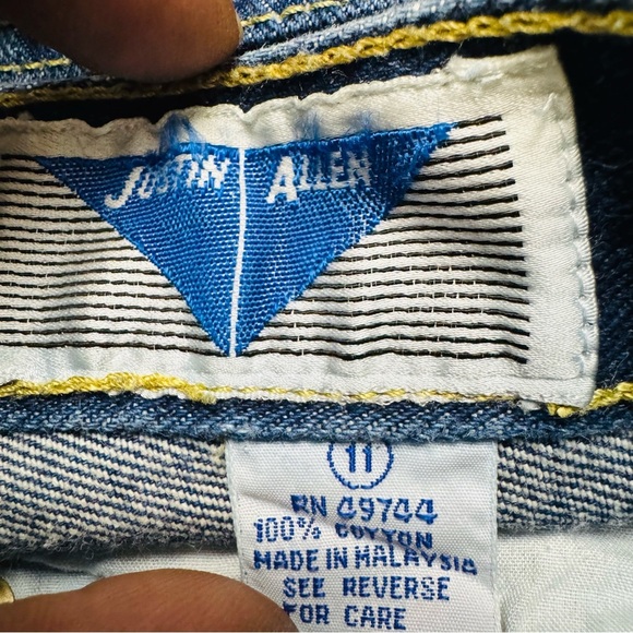 Vintage High-Waisted Blue Straight Leg Jeans - Picture 8 of 9